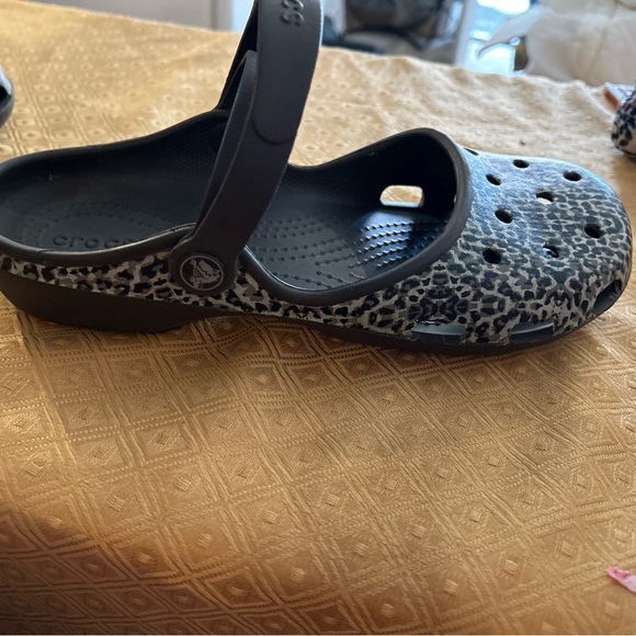 Crocs women's shoes in size 10. - Picture 5 of 7